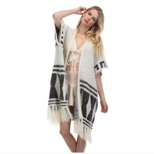 ❗️LAST CHANCE❗️White Tribal Print Open sweater